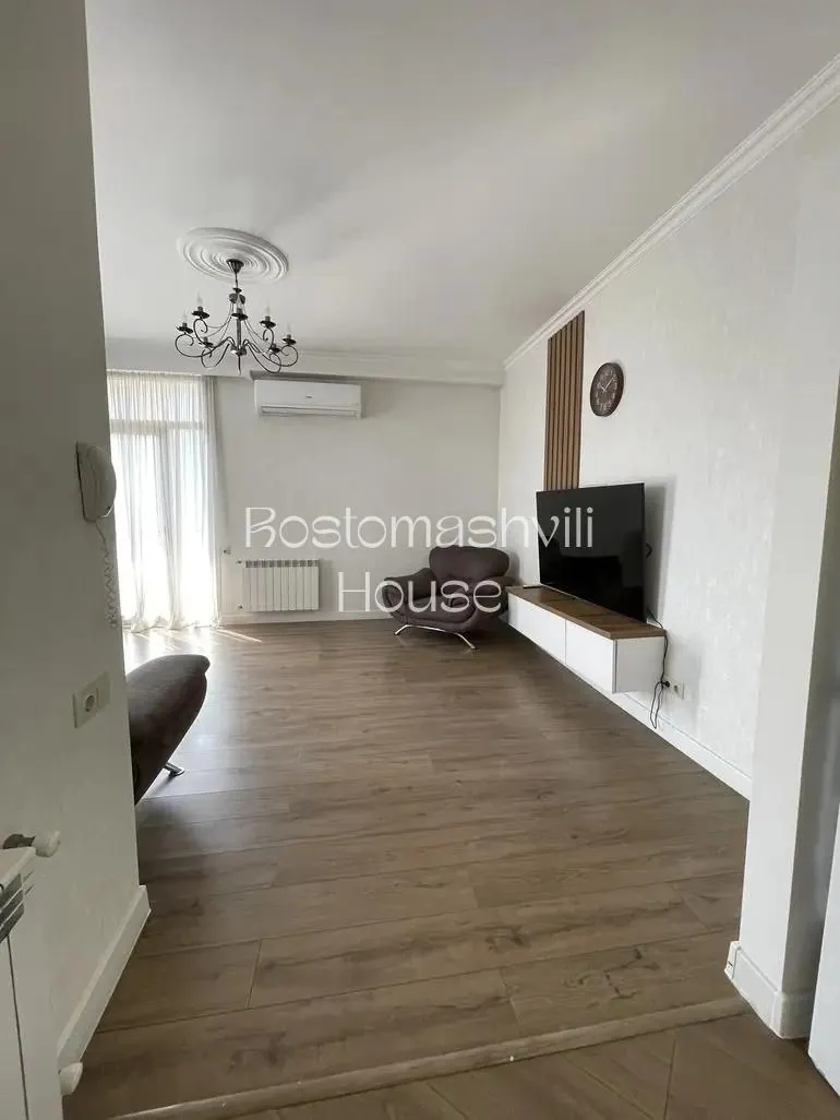 Квартира 100 м² с 3 комнатами в Дигоми 2