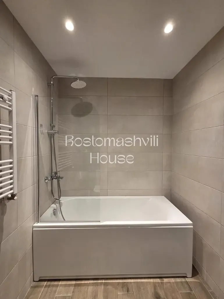 Квартира 100 м² с 4 комнатами в Сабуртало 9