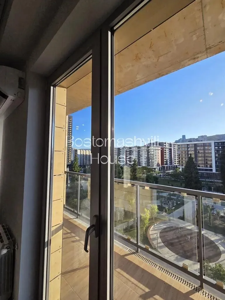 Квартира 100 м² с 4 комнатами в Сабуртало 10