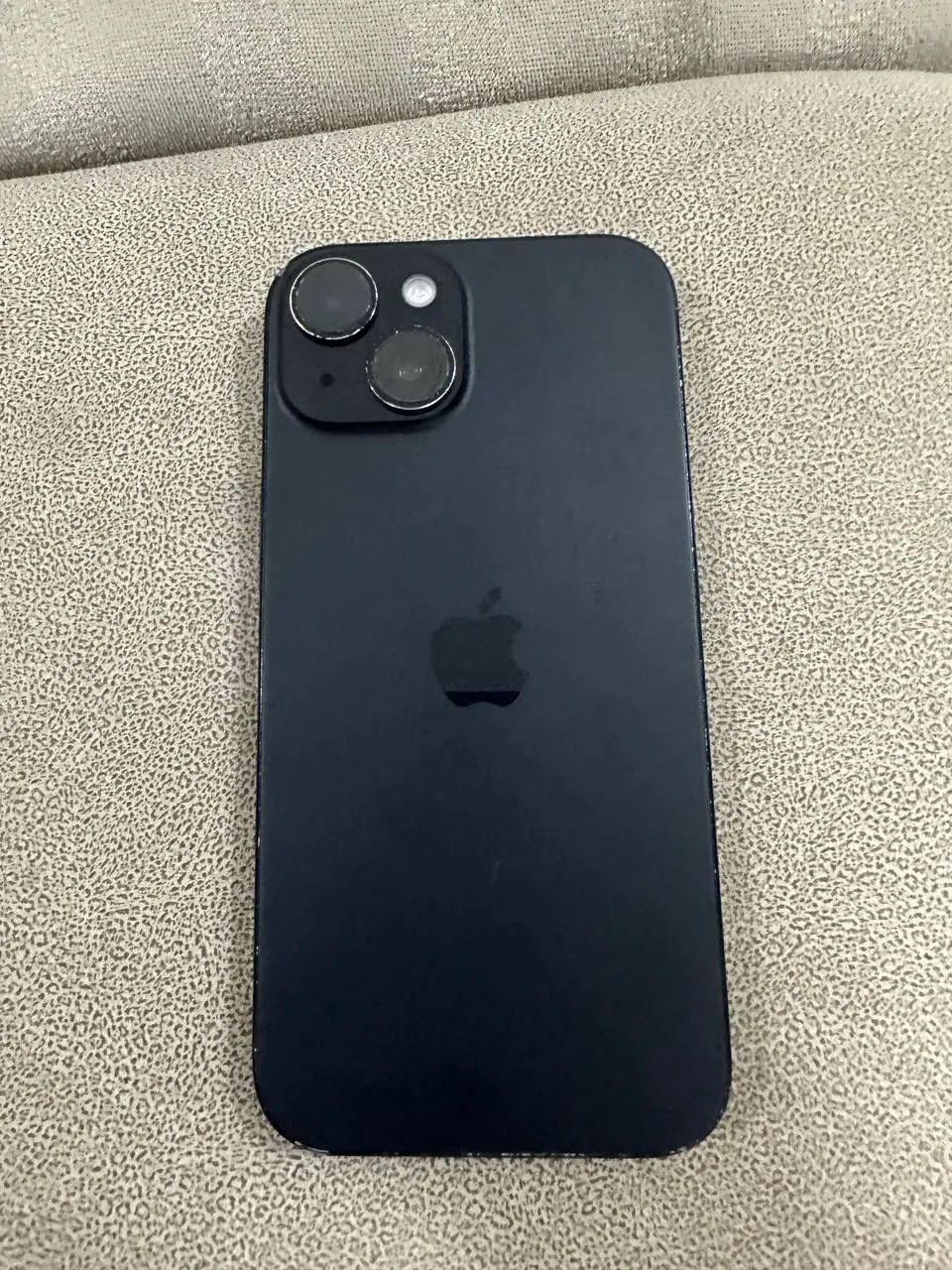 IPhone 15 с небольшими дефектами корпуса 1