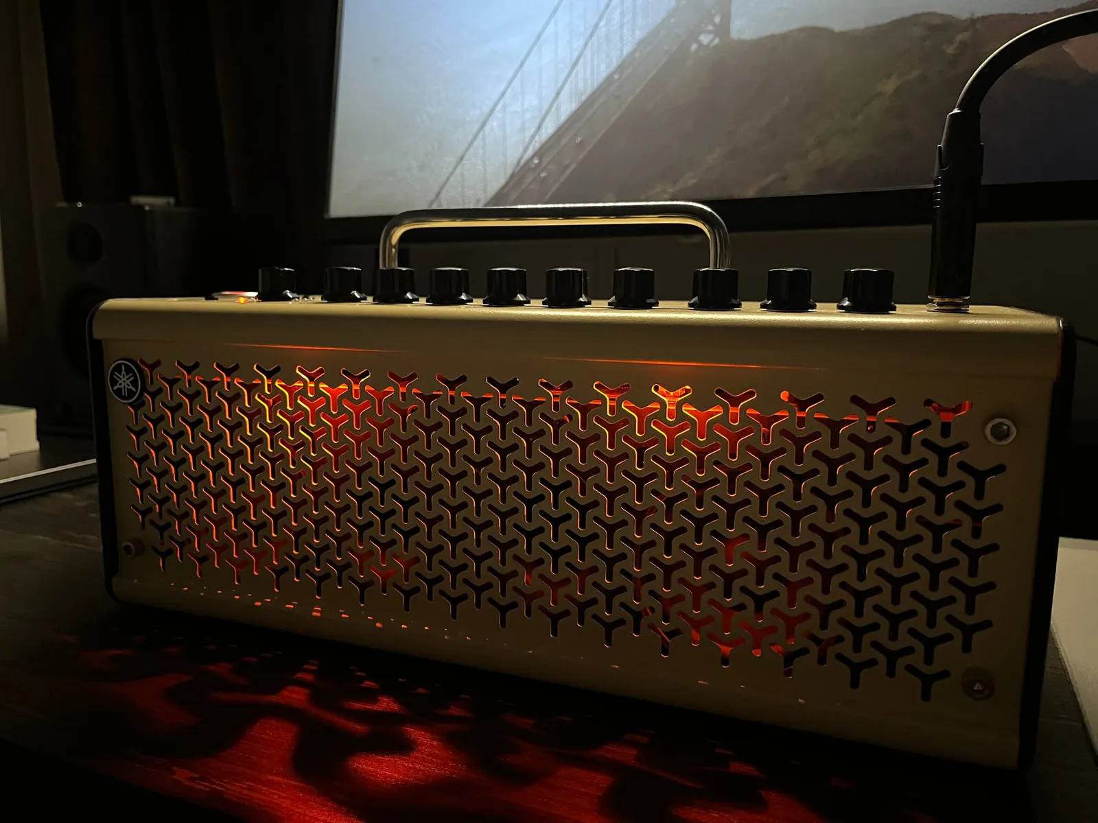 Комбоусилитель Yamaha THR10 II для гитары и баса 2