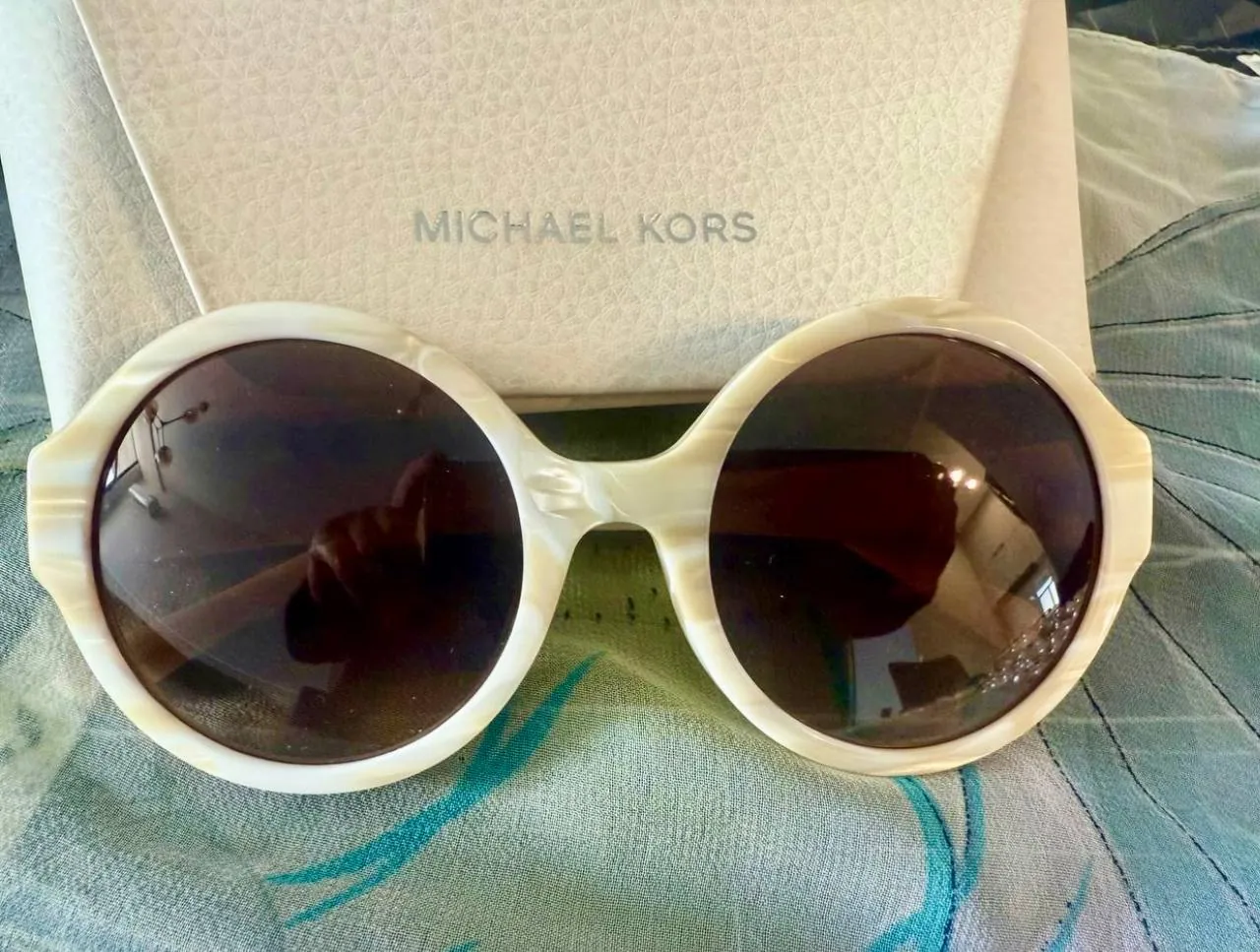 Очки Michael Kors с перламутровой оправой 1