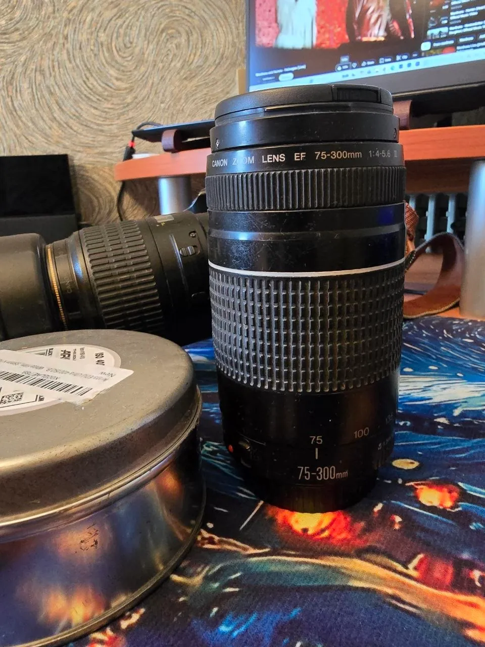Плёночный фотоаппарат Canon EOS-1 с объективами 3