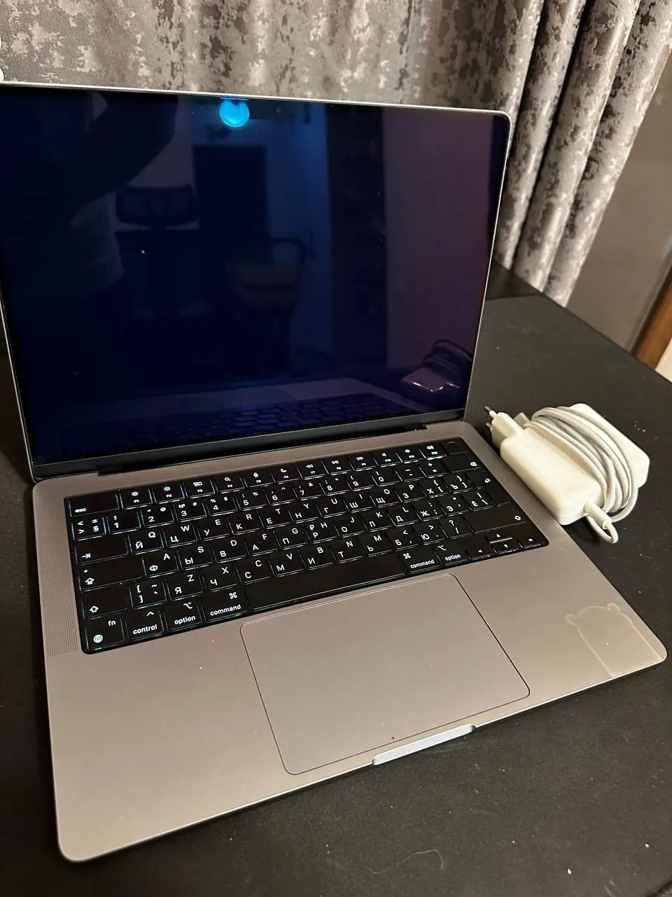 MacBook Pro 14 M1 Pro с разбитым дисплеем 1