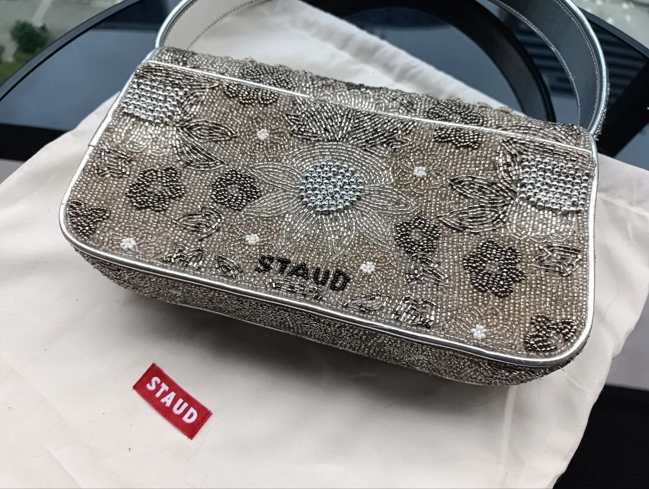 Сумка Staud вышитая бисером 2