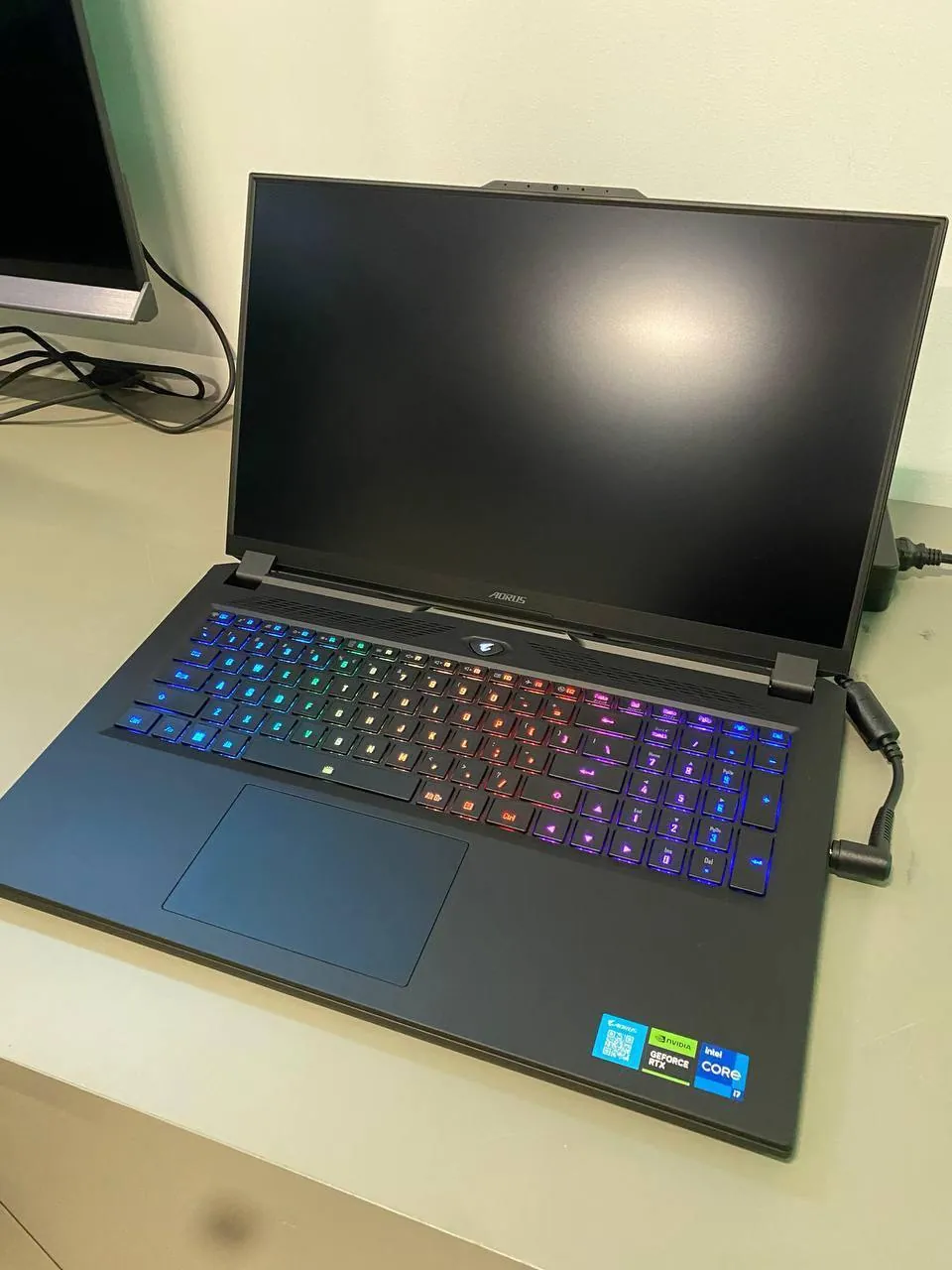 Игровой ноутбук Gigabyte AORUS 17H RTX 4080 2