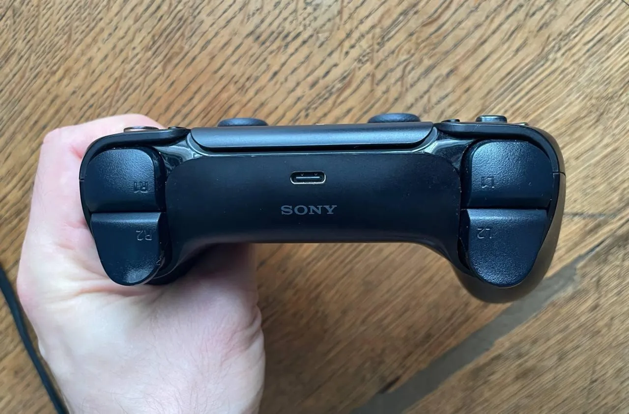 Геймпад DualSense для PlayStation 5 чёрный 3