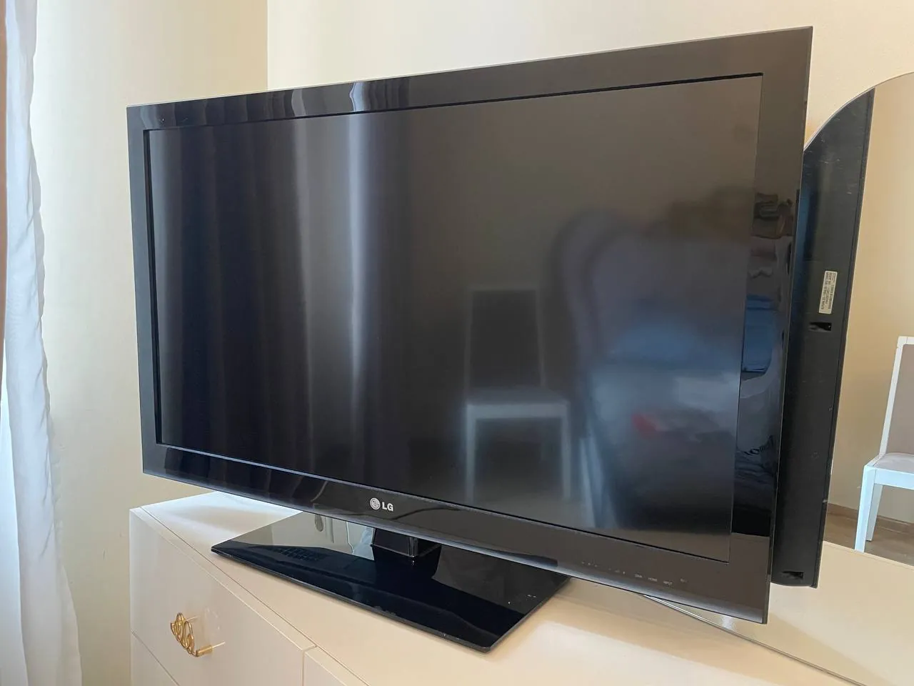 Телевизор LG 42 дюйма без Smart TV 1