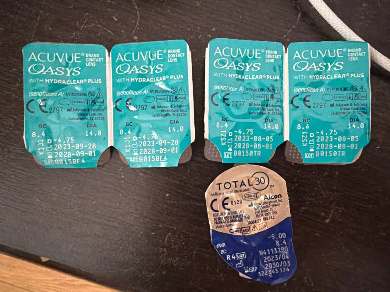 Контактные линзы Acuvue и Total 1