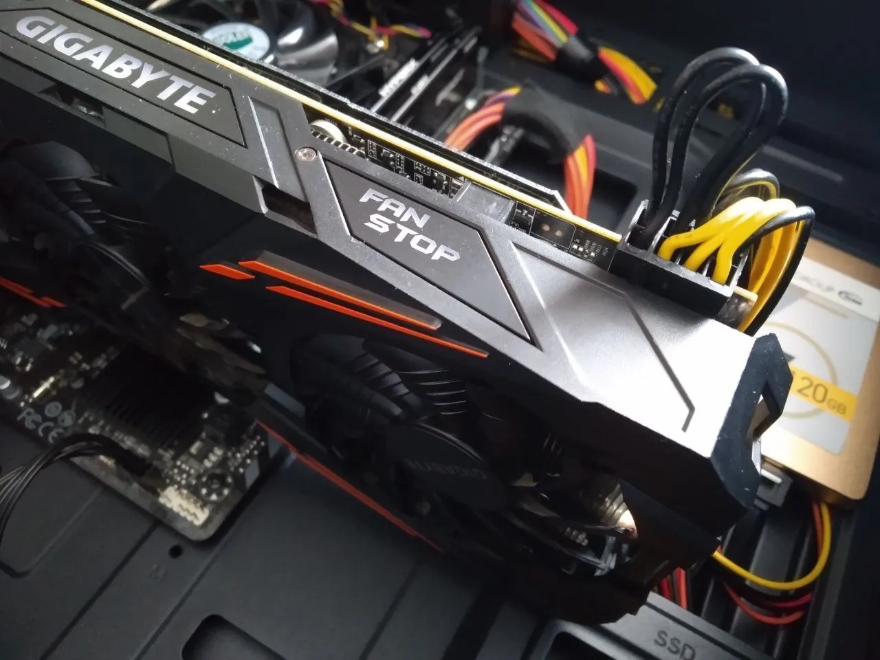 Видеокарта Gigabyte GTX 1070 3