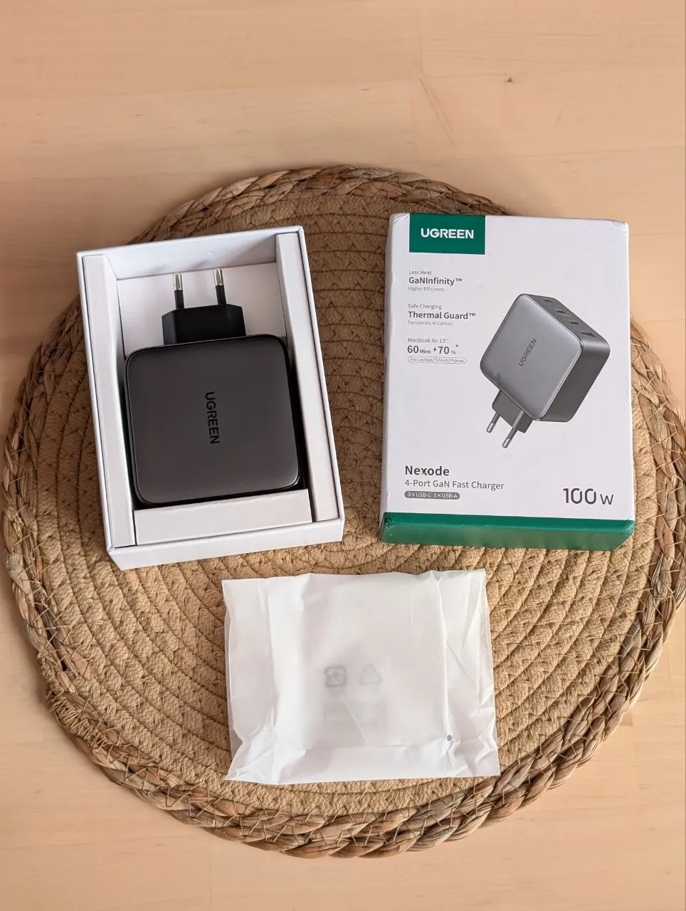 Блок питания UGREEN GaN 100W 4