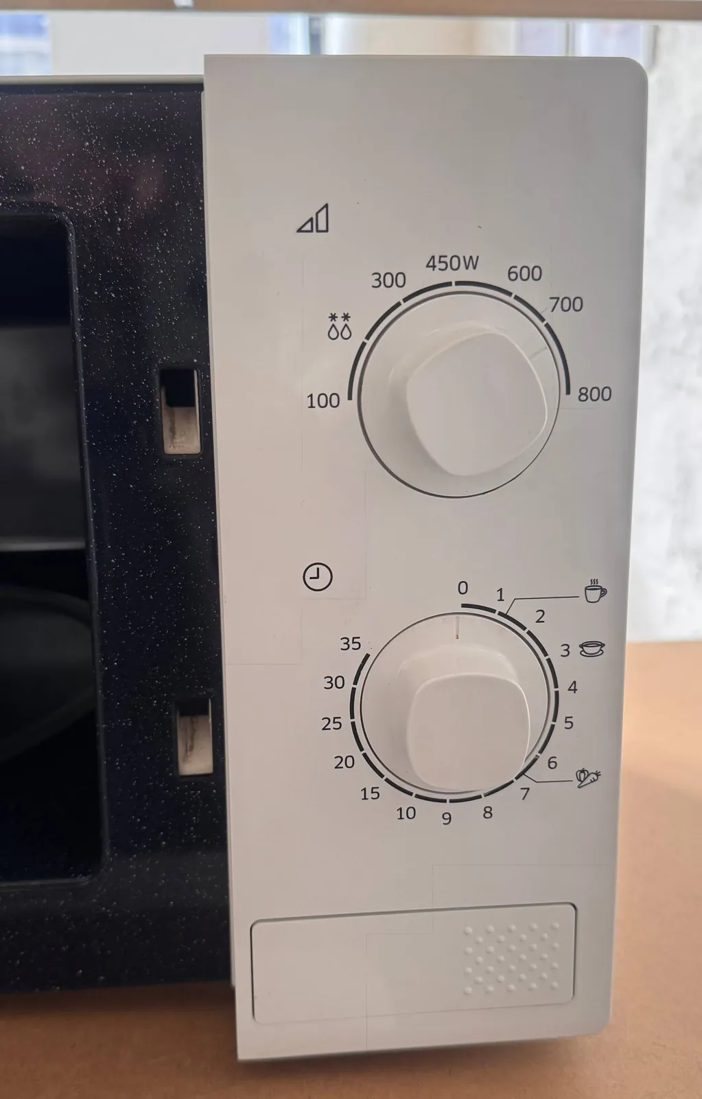Микроволновая печь Samsung ME81KRW 2