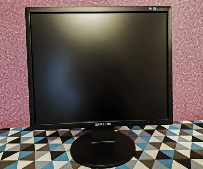 Монитор Samsung SyncMaster 943N 19 дюймов 1