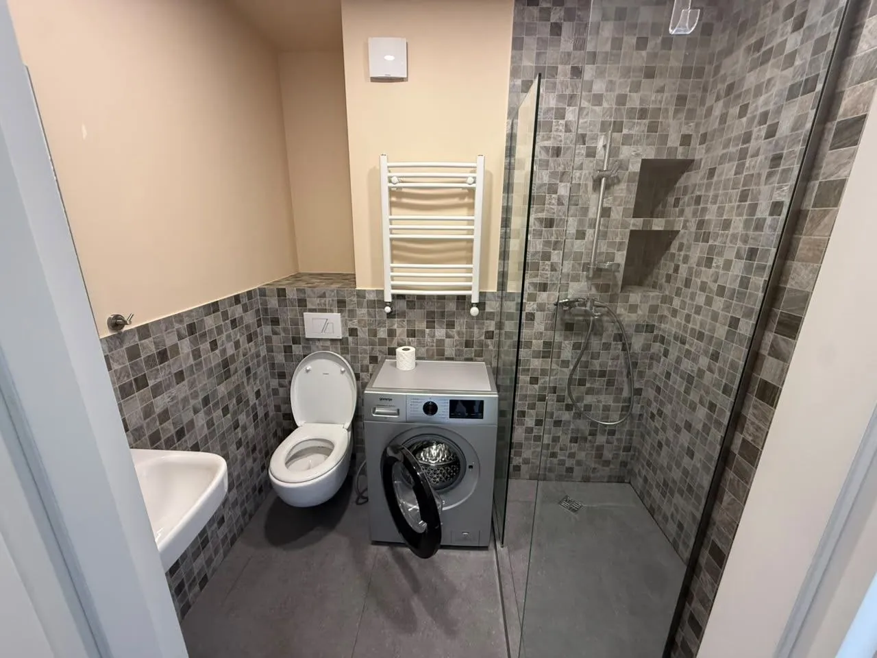 Квартира 80 м² с 2 комнатами в Ваке 6