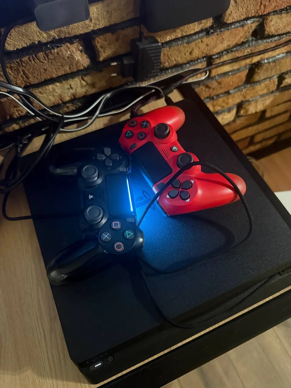 Умная колонка и приставка PlayStation 4 Slim 2