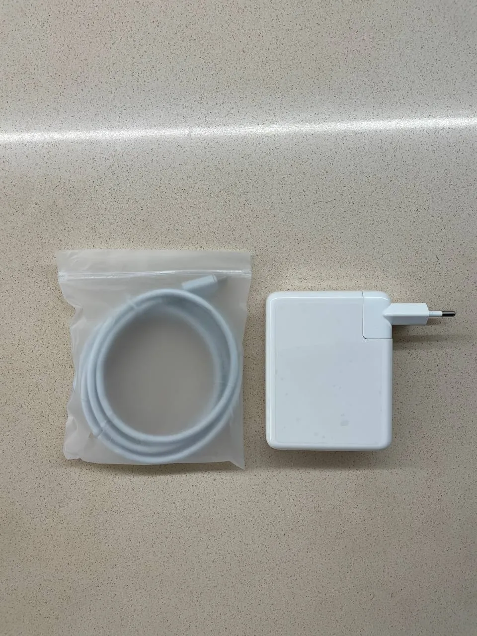 Зарядный блок USB-C 140 Вт для ноутбука 1