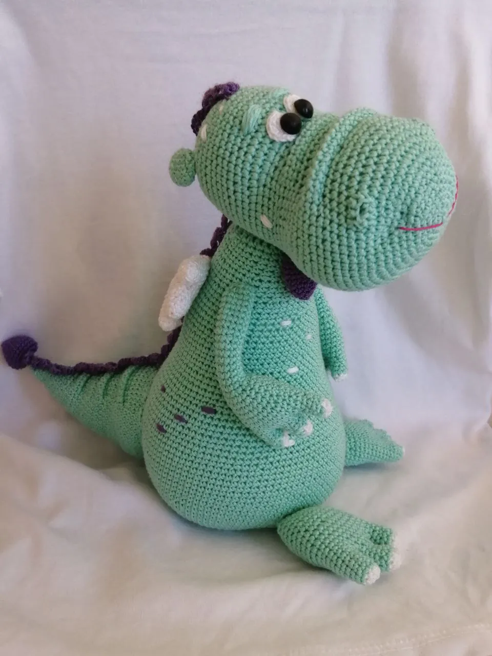 Нитки для вязания и вязаная игрушка Дракоша 2
