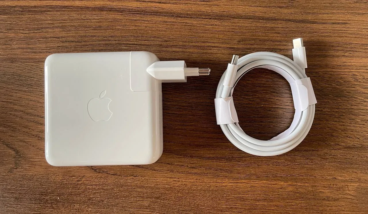 Зарядный блок Apple 87W с кабелем USB-C 1