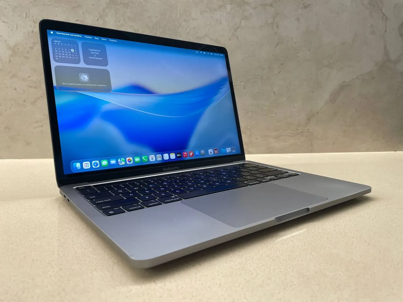 MacBook Pro M1 8/256 ГБ с Touch Bar 1