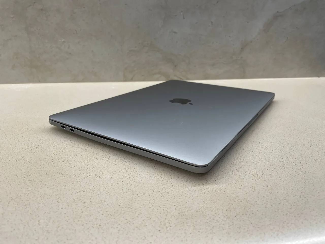 MacBook Pro M1 8/256 ГБ с Touch Bar 3