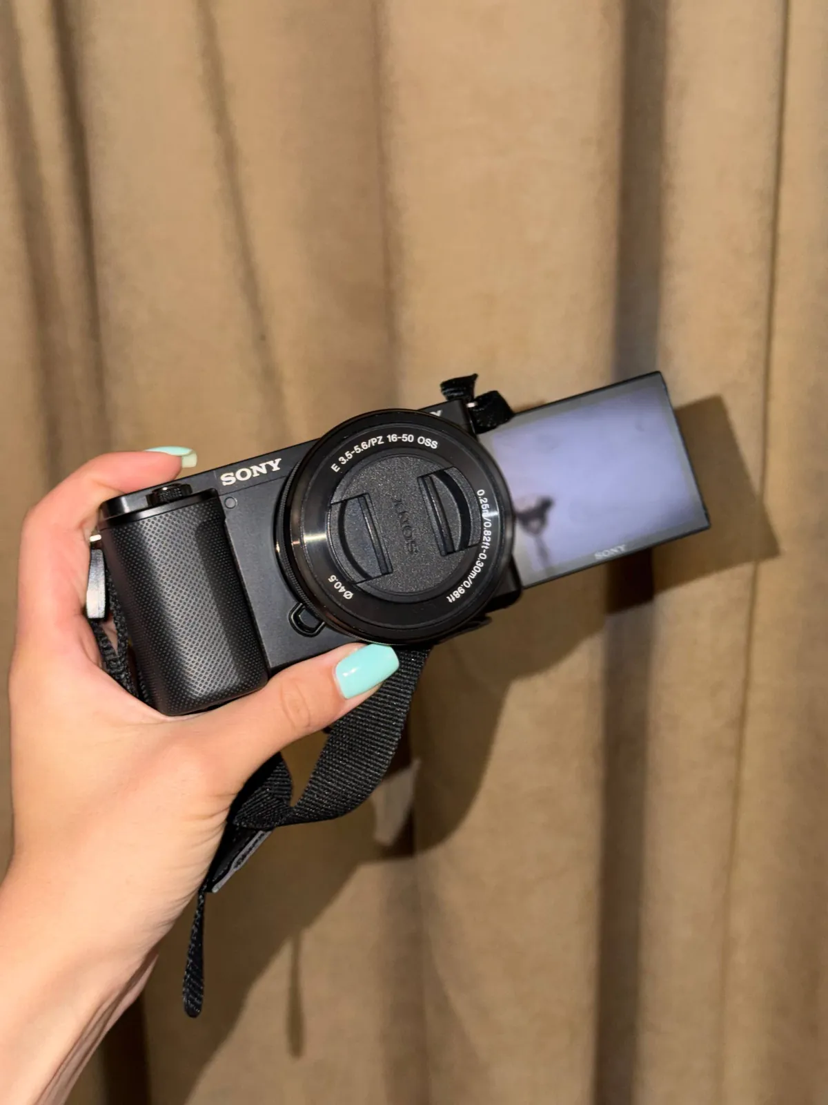 Sony ZV-E10 с объективом 16-50mm OSS 3