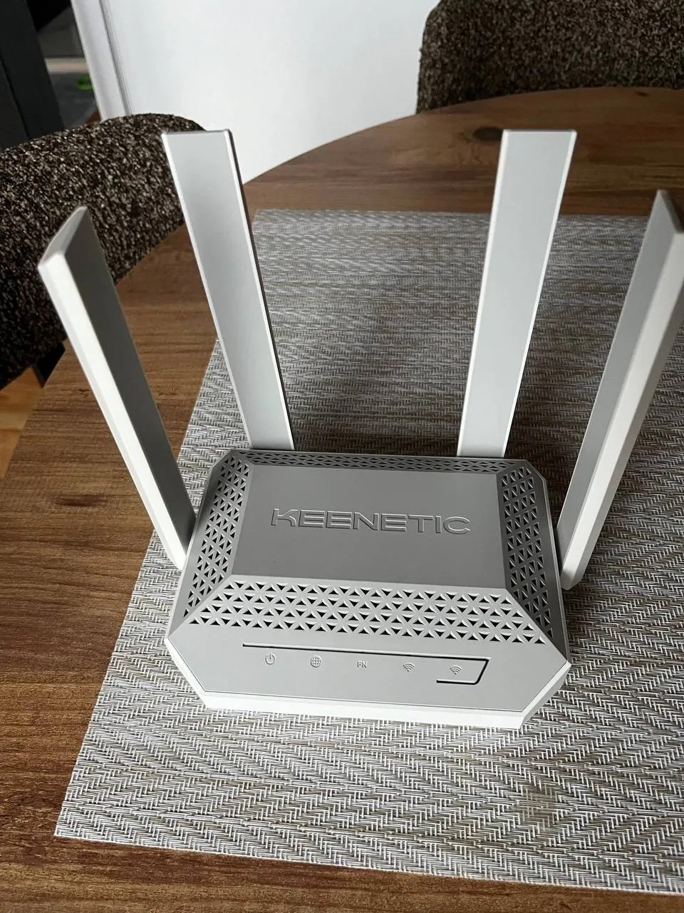 Wi-Fi роутер Keenetic Hopper KN-3811 1