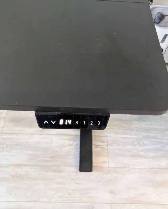 Компьютерный стол Ritmix TBL-120 с регулировкой высоты 2