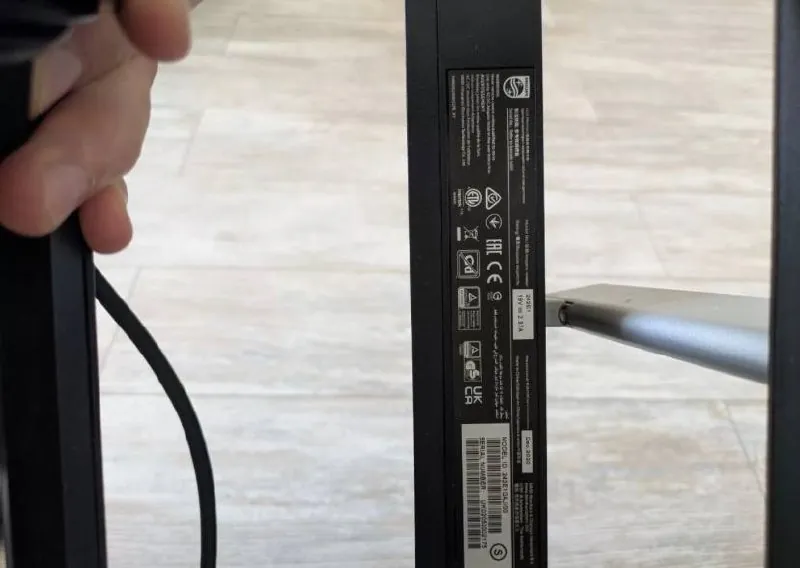 Компьютерный стол Ritmix TBL-120 с регулировкой высоты 4