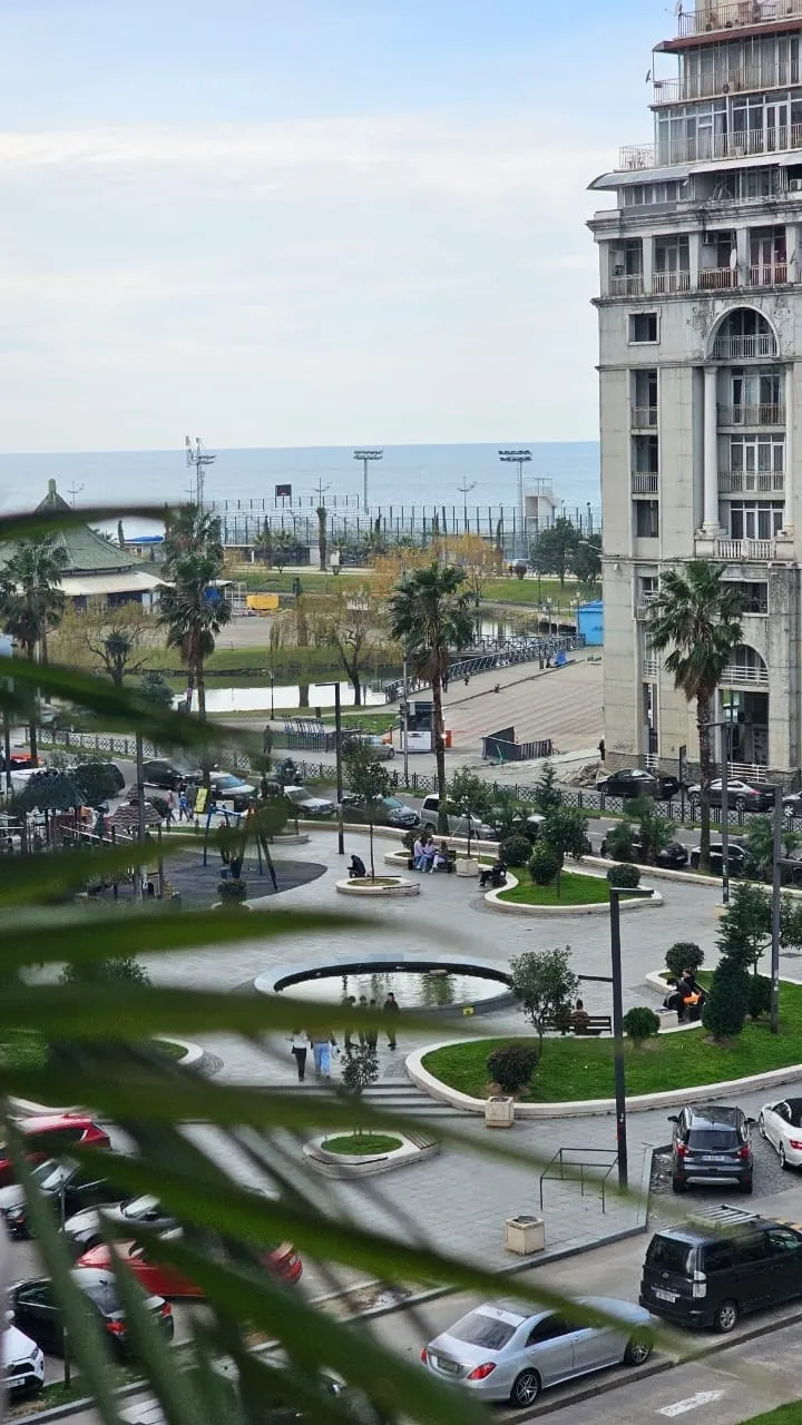 Квартира 65 м² с видом на море в Батуми 4