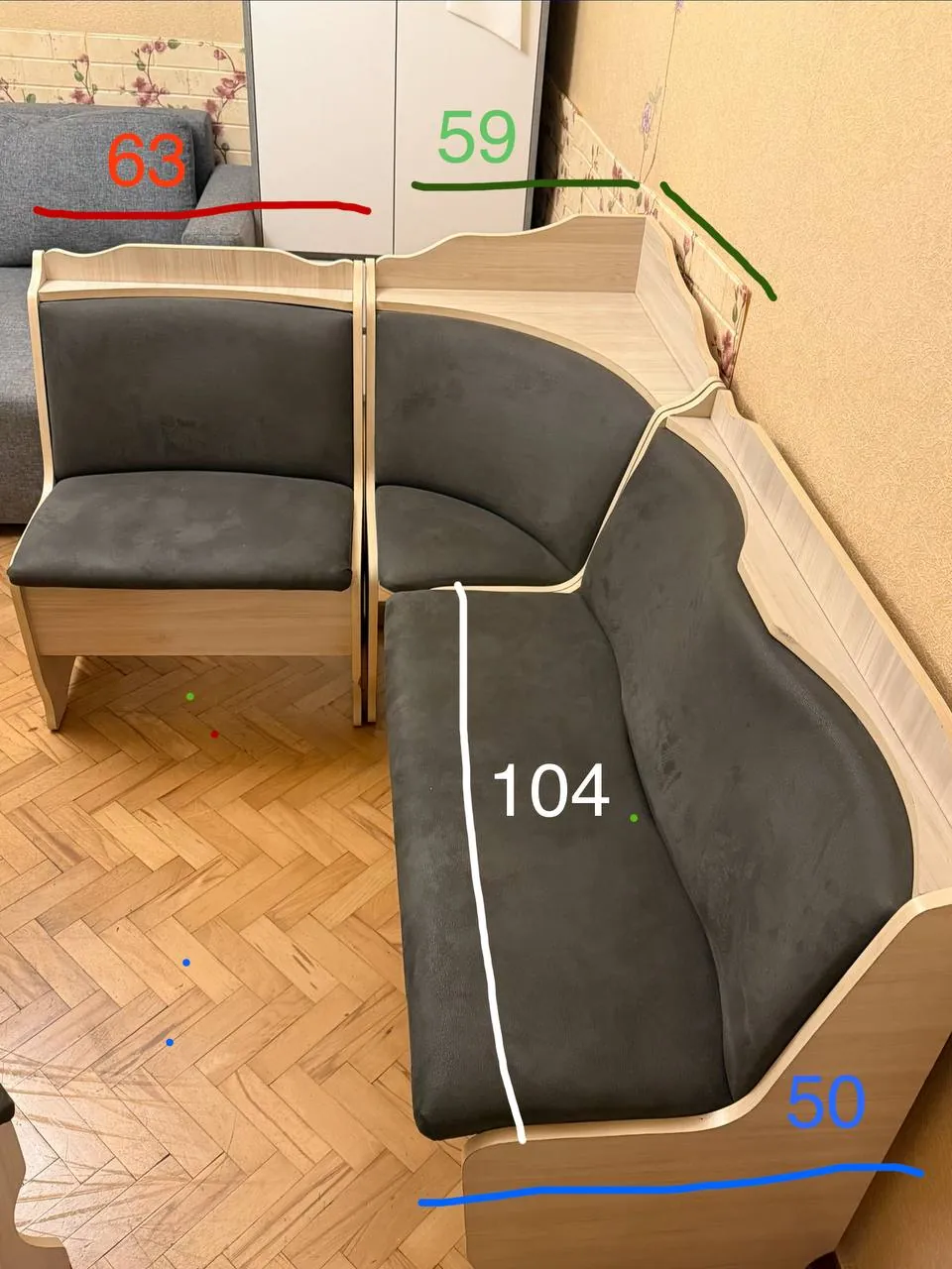 Кухонный уголок с раскладным столом и табуретками 7