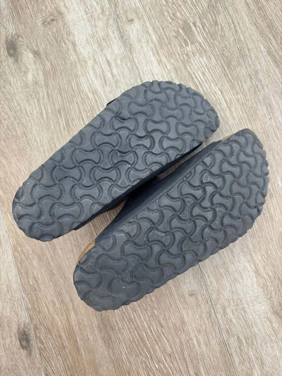 Сандалии Birkenstock и Air Jordan 3