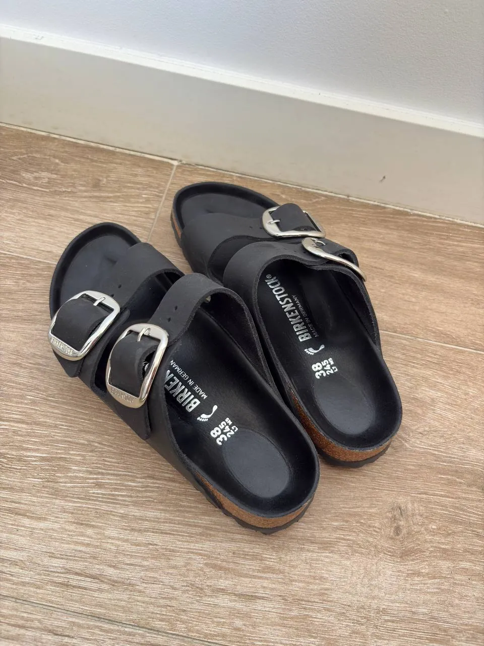 Сандалии Birkenstock и Air Jordan 2