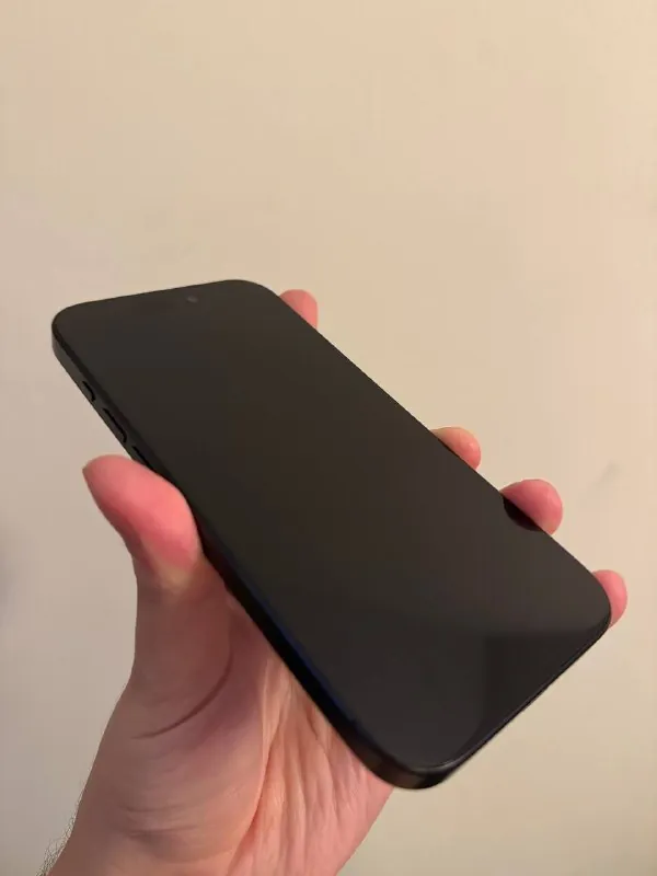 Samsung Galaxy A51 и iPhone 15 Pro 4