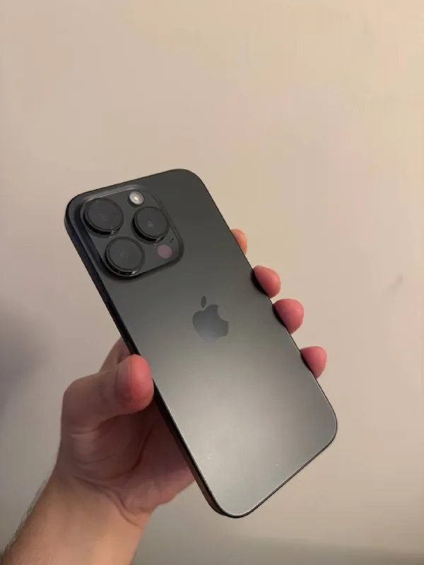 Samsung Galaxy A51 и iPhone 15 Pro 5