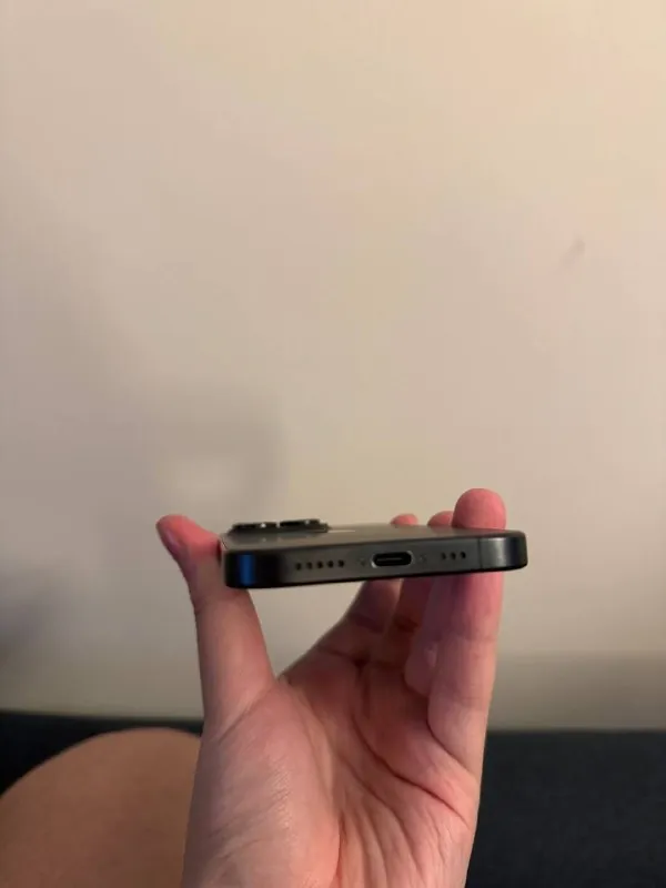 Samsung Galaxy A51 и iPhone 15 Pro 7