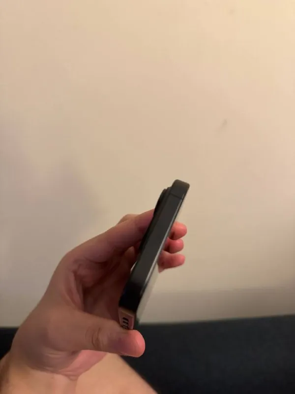 Samsung Galaxy A51 и iPhone 15 Pro 8