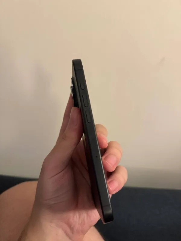 Samsung Galaxy A51 и iPhone 15 Pro 9