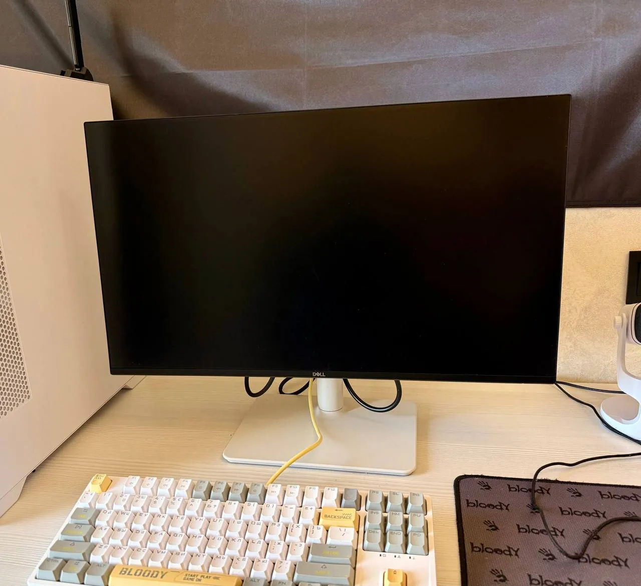 Монитор Dell и клавиатура Bloody S87 2