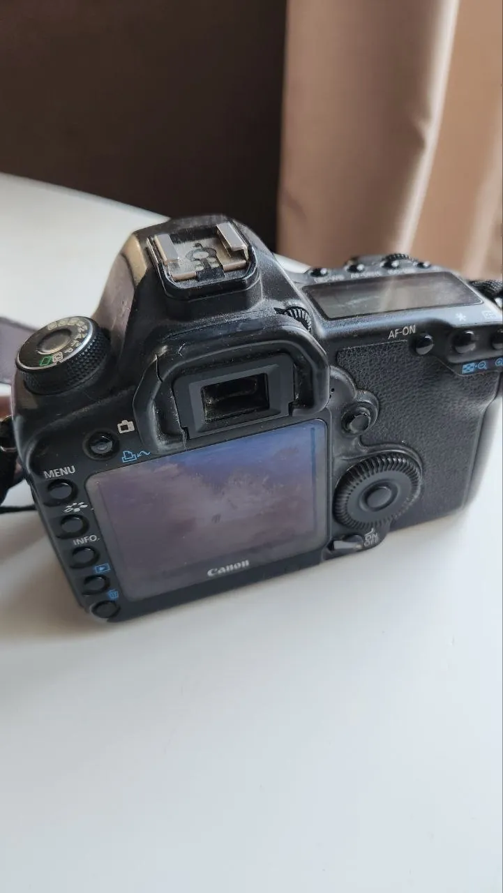 Фотоаппарат Canon 5D Mark II 2