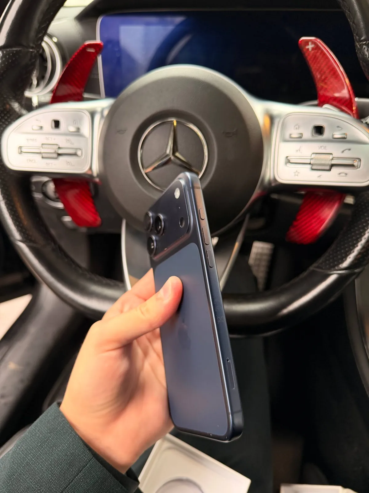 IPhone 17 Pro Max с батареей 100% 3