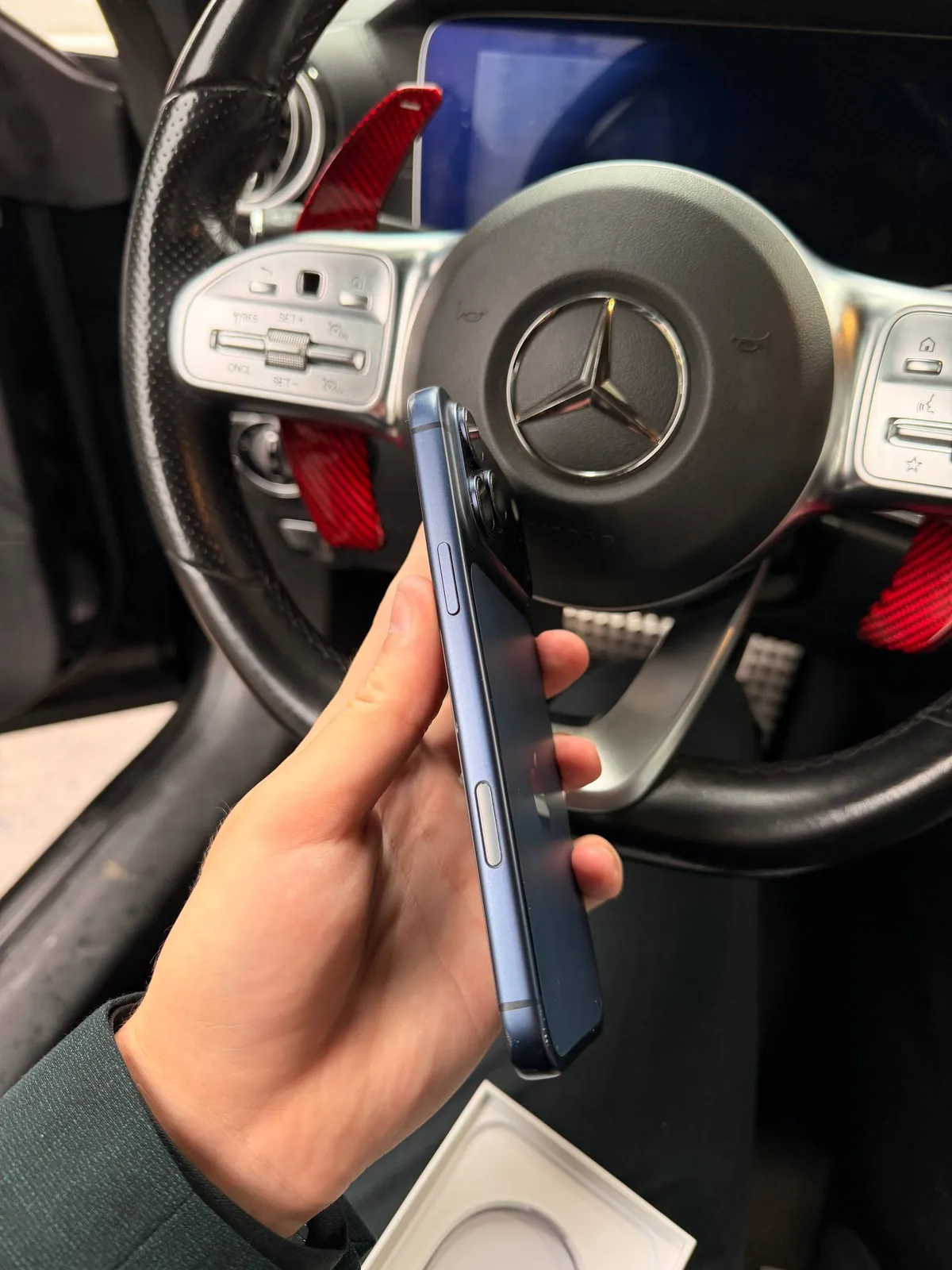 IPhone 17 Pro Max с батареей 100% 4