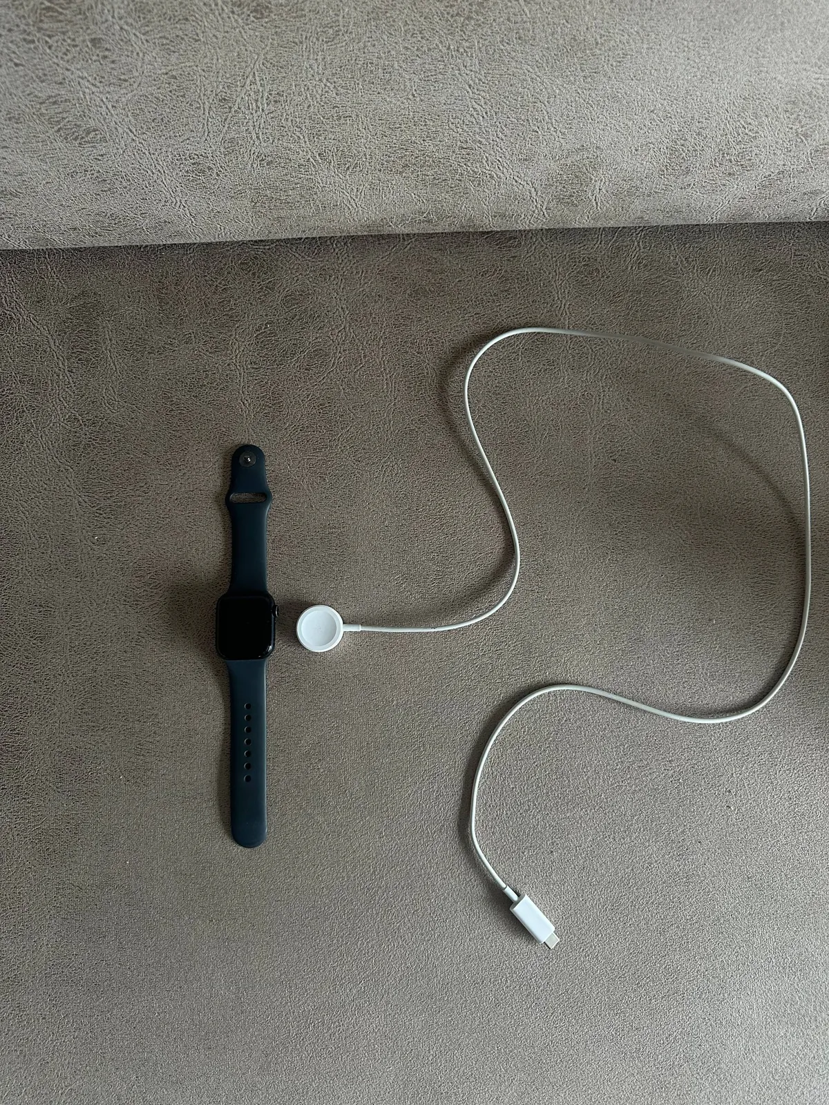 Apple Watch SE 2 Midnight с зарядкой 1