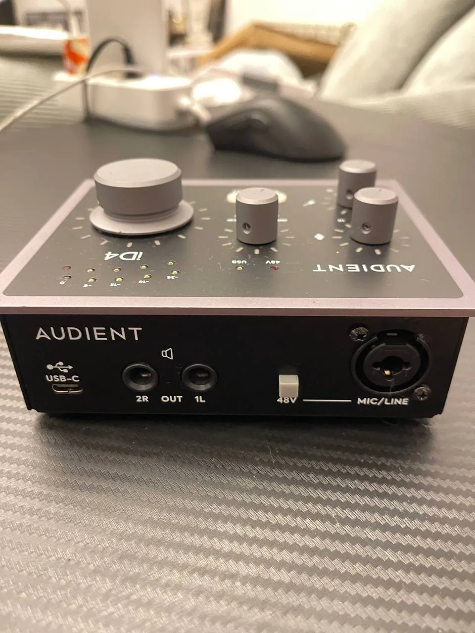 Аудиоинтерфейс Audient iD4 MKII для звукозаписи 2