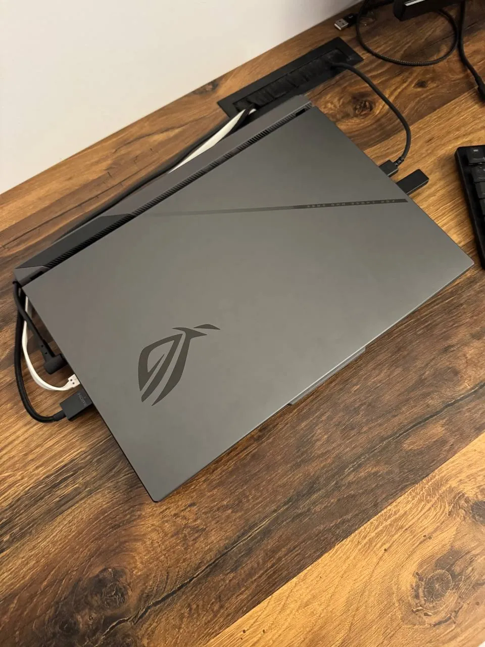Ноутбук Asus ROG Strix 16 с RTX 5070 Ti 4