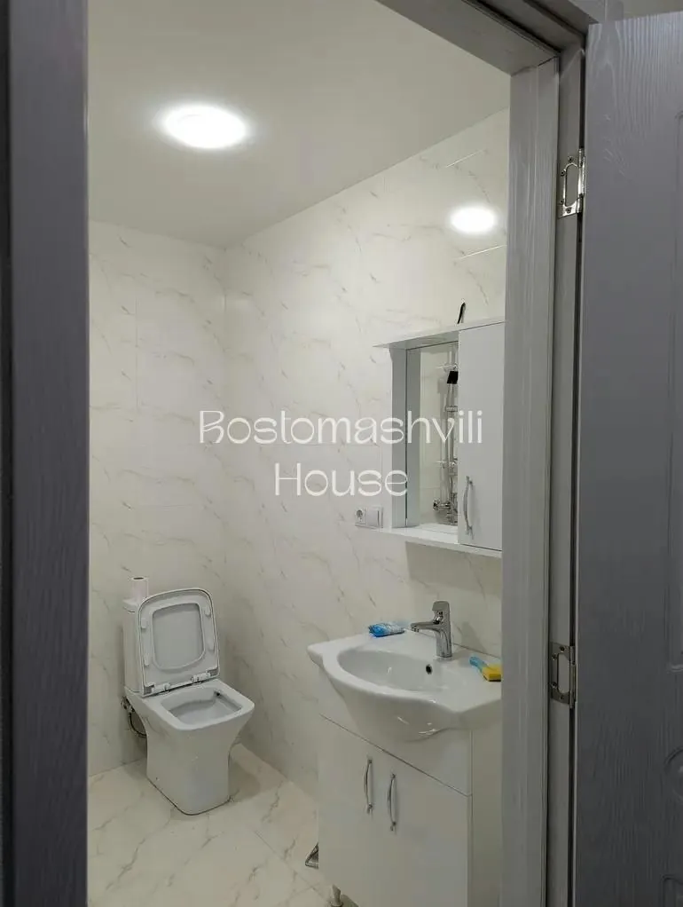 Квартира 55 м² с балконом в Глдани 7