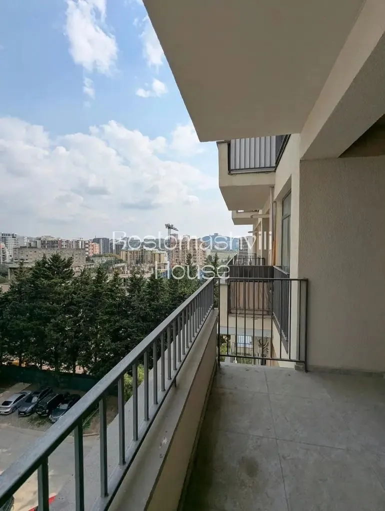 Квартира 55 м² с балконом в Глдани 10