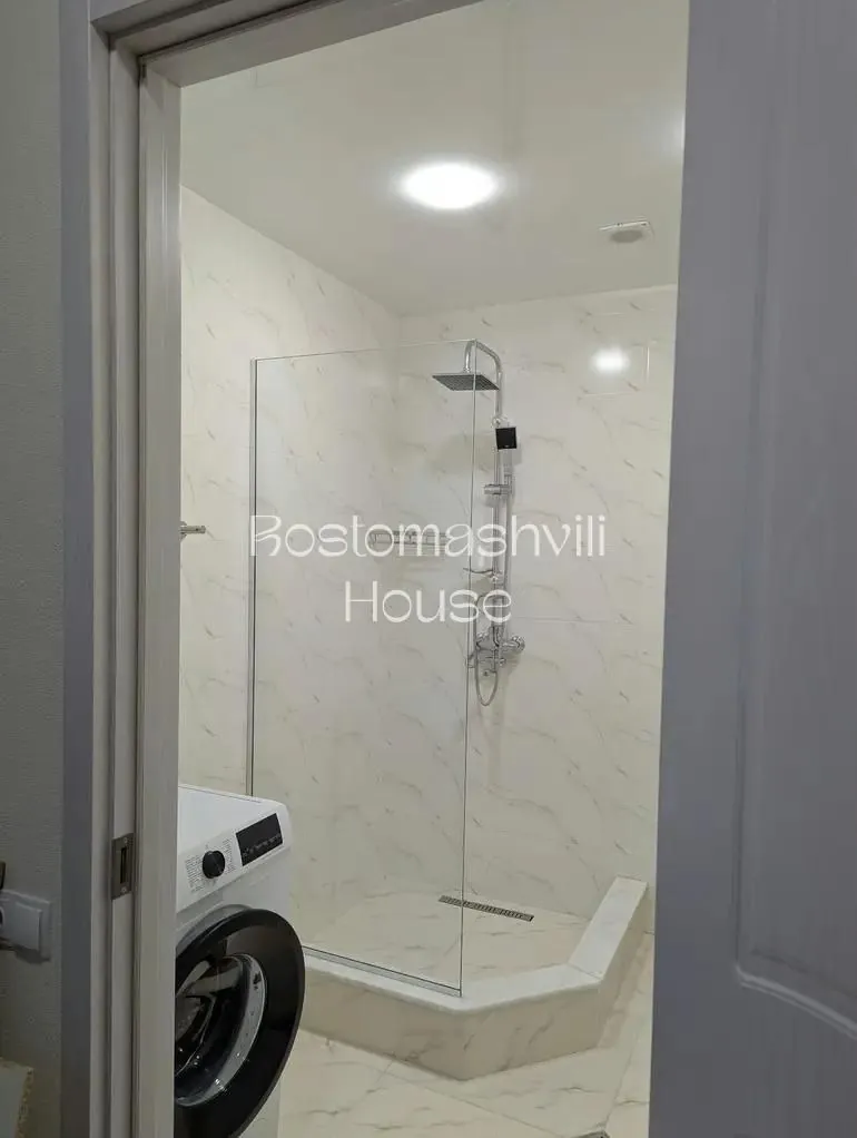 Квартира 55 м² с балконом в Глдани 8