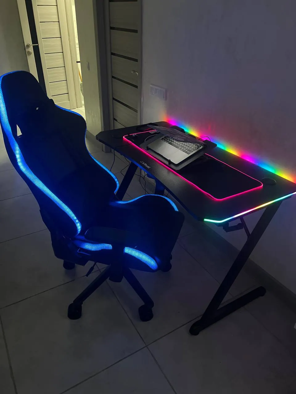 Игровой стол и кресло с RGB подсветкой 1