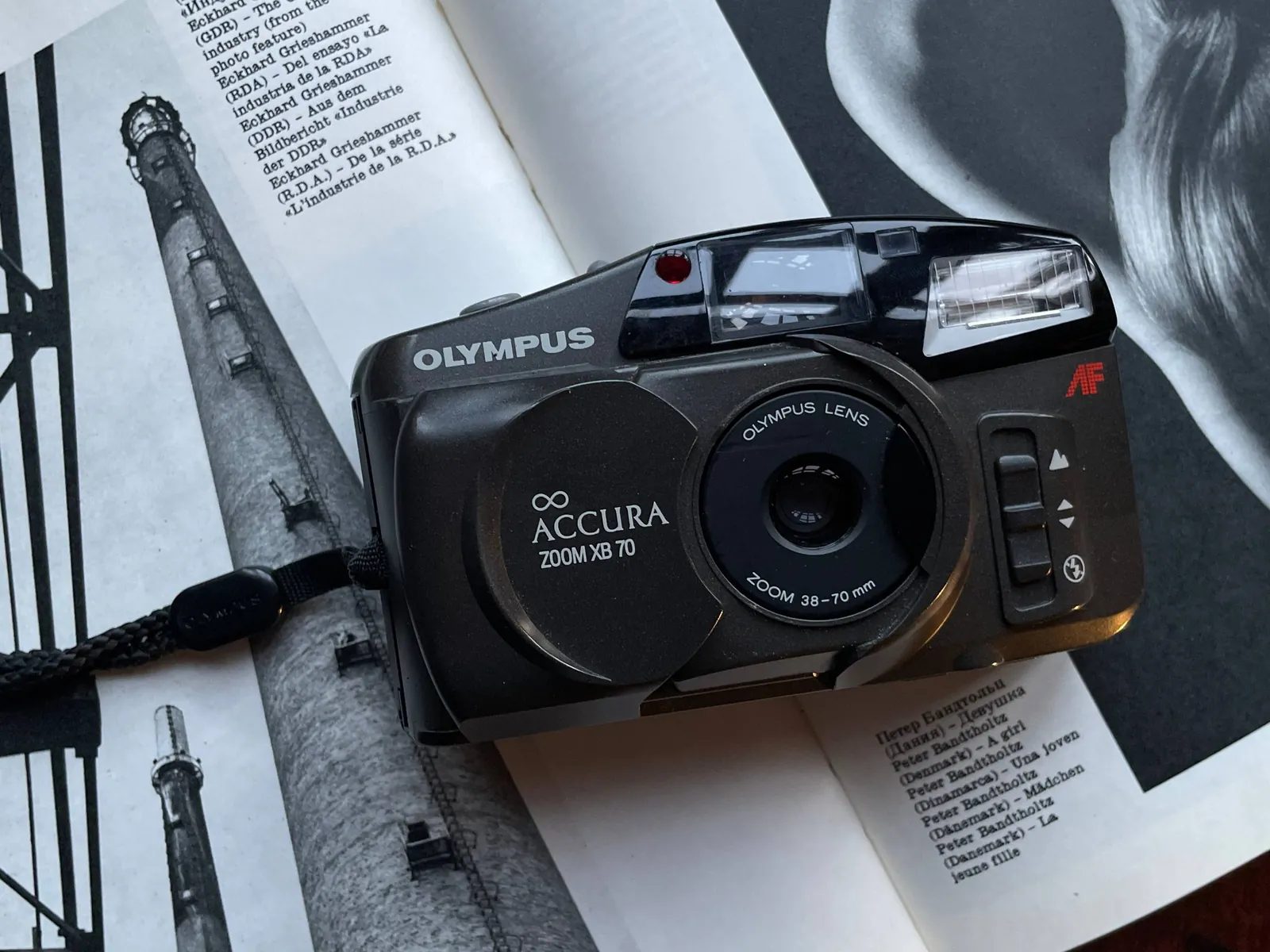 Коллекция плёночных фотоаппаратов и плёнка 4