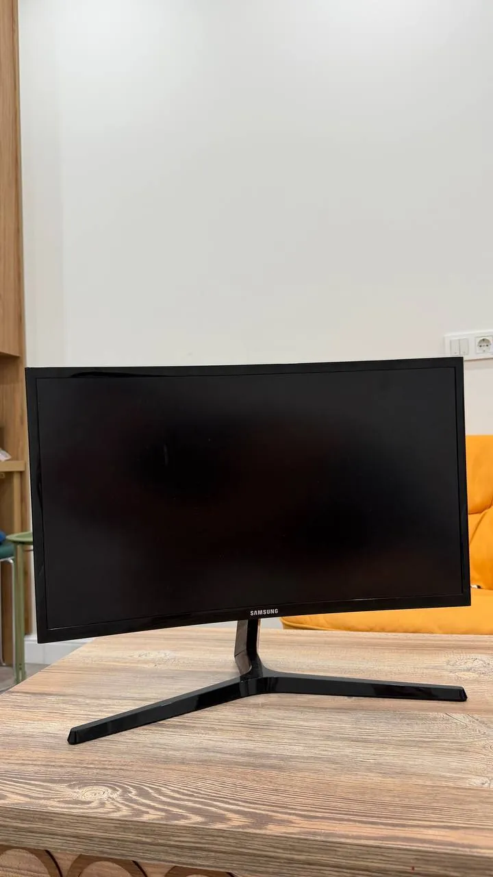Игровой монитор Samsung 24 дюйма 144Гц 1